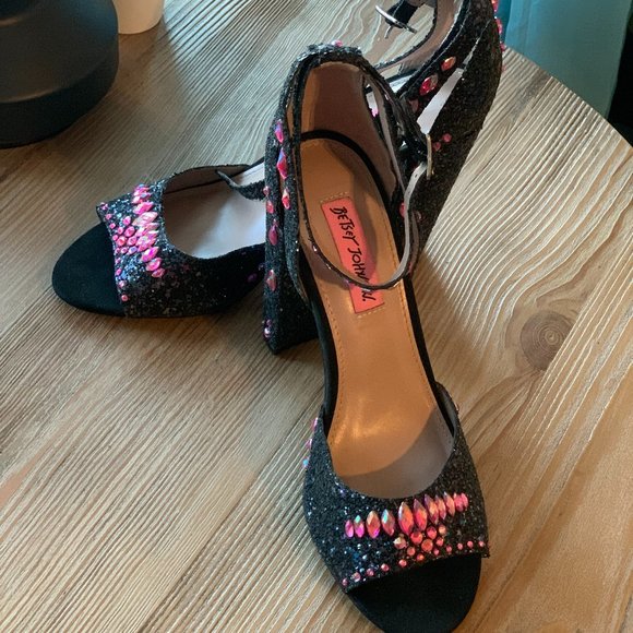 betsey johnson gem sandal